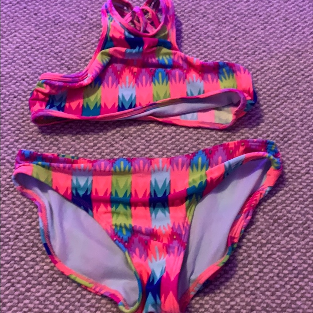 Super cute swimsuit!